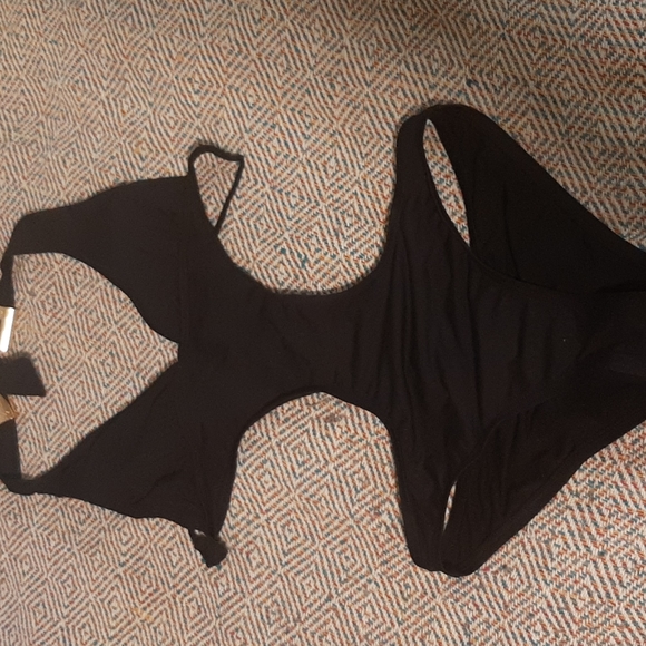 L space swimsuit - Picture 1 of 4